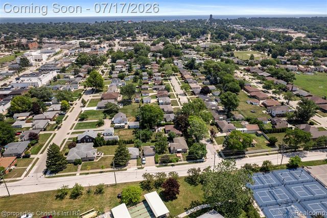 20200 Shores Street, Saint Clair Shores, MI 48080