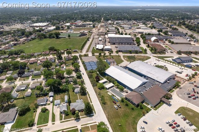 20200 Shores Street, Saint Clair Shores, MI 48080