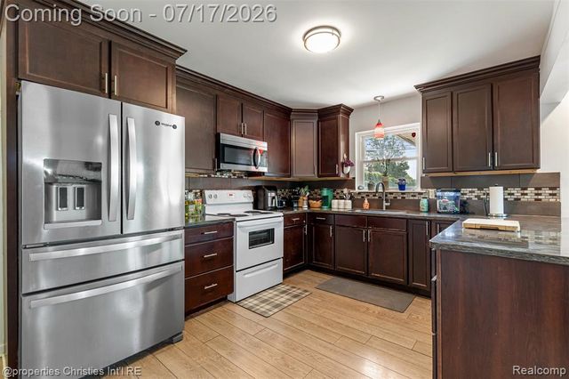 20200 Shores Street, Saint Clair Shores, MI 48080