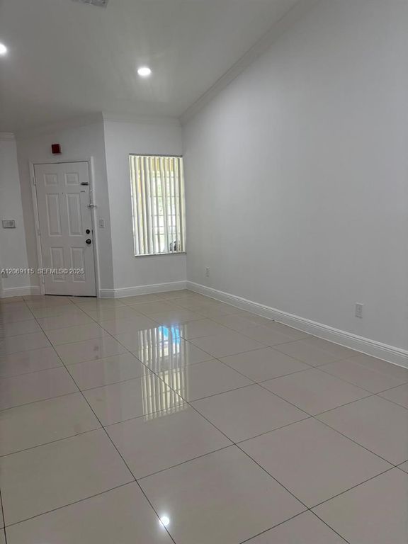 18344 NW 68th Avenue G, Hialeah, FL 33015