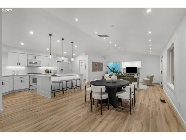 257 Sw NANCY Cir, Gresham, OR 97030