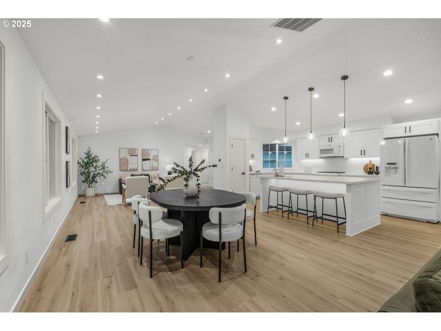 257 Sw NANCY Cir, Gresham, OR 97030