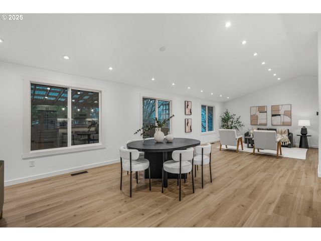 257 Sw NANCY Cir, Gresham, OR 97030