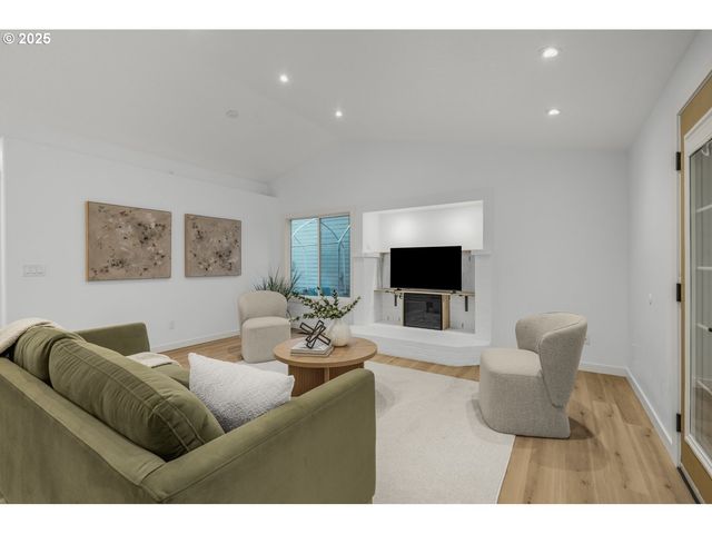 257 Sw NANCY Cir, Gresham, OR 97030