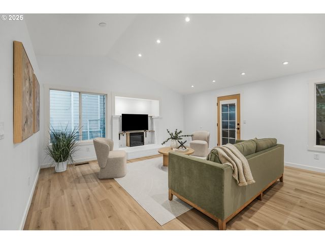 257 Sw NANCY Cir, Gresham, OR 97030