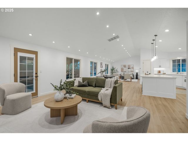 257 Sw NANCY Cir, Gresham, OR 97030