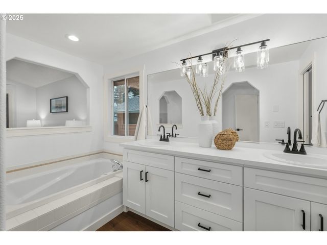 257 Sw NANCY Cir, Gresham, OR 97030