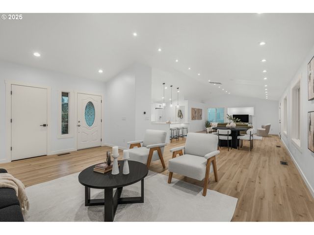 257 Sw NANCY Cir, Gresham, OR 97030