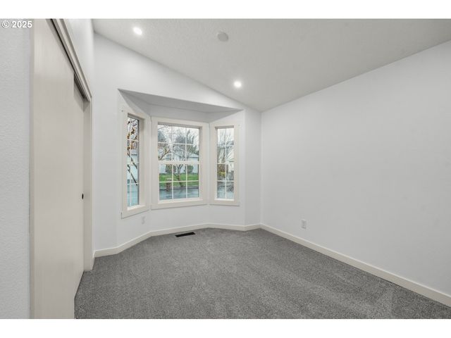 257 Sw NANCY Cir, Gresham, OR 97030