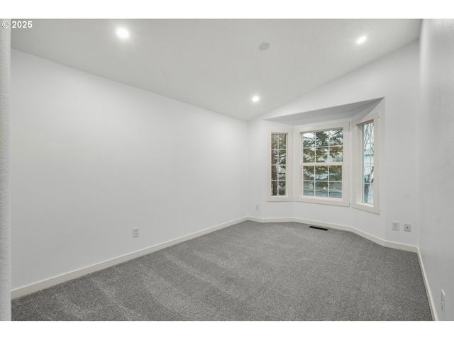 257 Sw NANCY Cir, Gresham, OR 97030