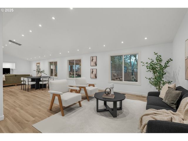 257 Sw NANCY Cir, Gresham, OR 97030