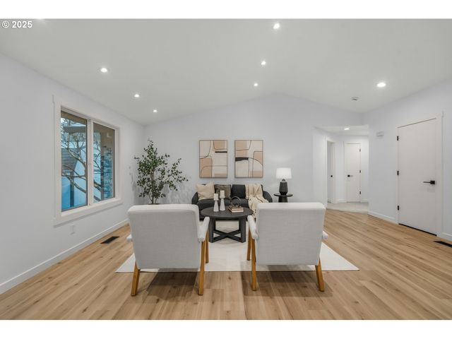 257 Sw NANCY Cir, Gresham, OR 97030