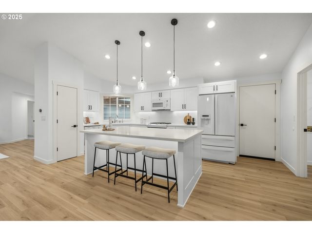 257 Sw NANCY Cir, Gresham, OR 97030