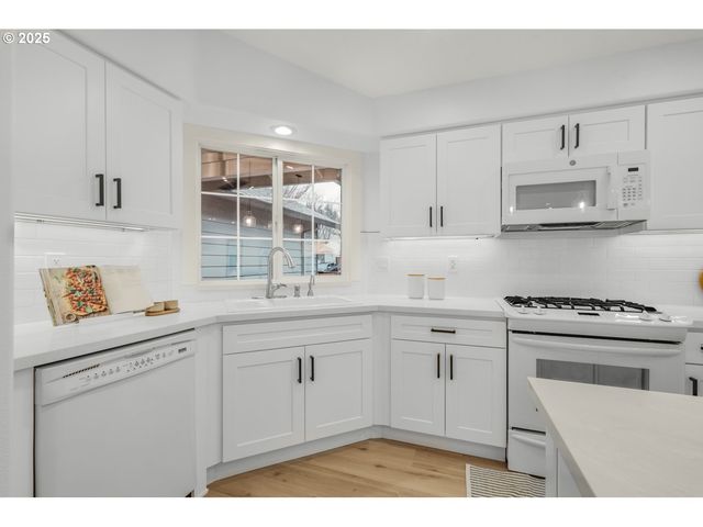 257 Sw NANCY Cir, Gresham, OR 97030