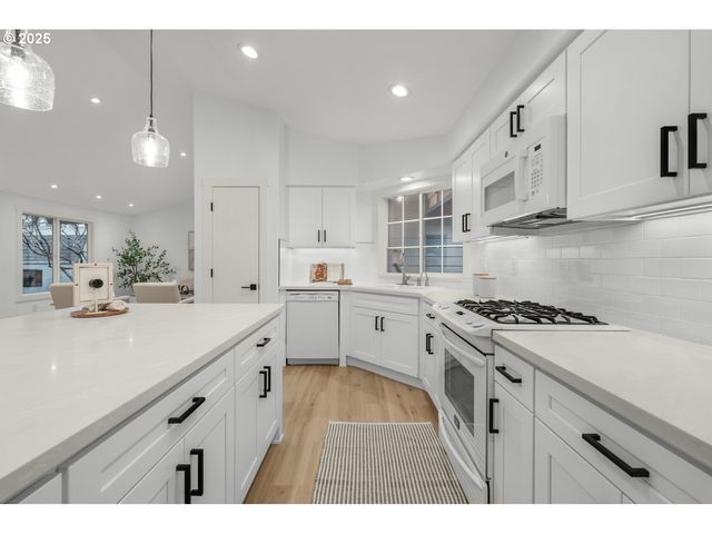 257 Sw NANCY Cir, Gresham, OR 97030