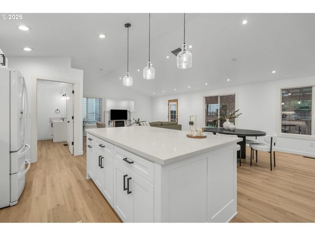 257 Sw NANCY Cir, Gresham, OR 97030