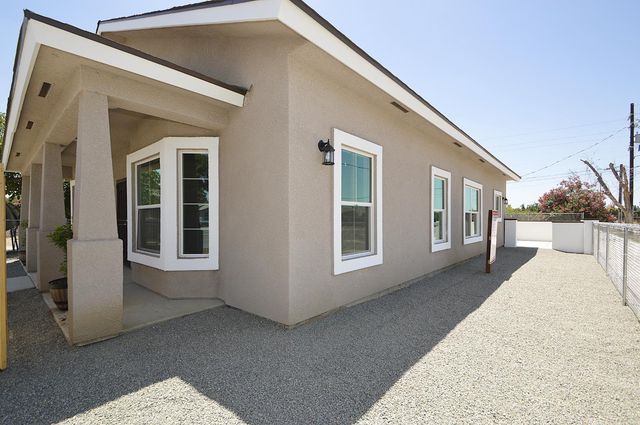 261 E Street, Fresno, CA 93706