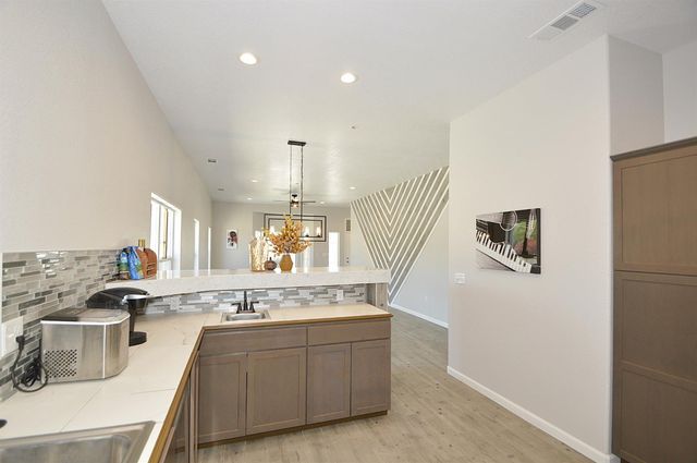261 E Street, Fresno, CA 93706