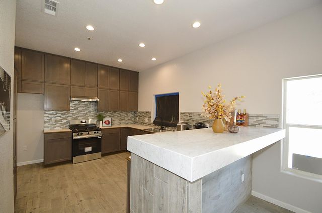261 E Street, Fresno, CA 93706