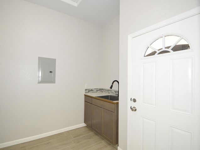 261 E Street, Fresno, CA 93706