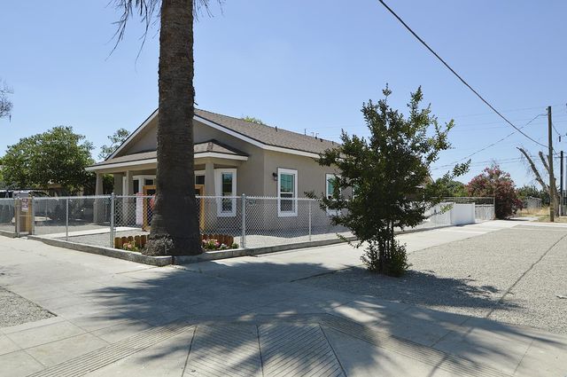 261 E Street, Fresno, CA 93706