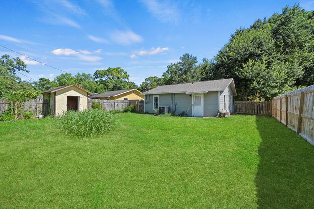 11 Jennische St, Baytown, TX 77520