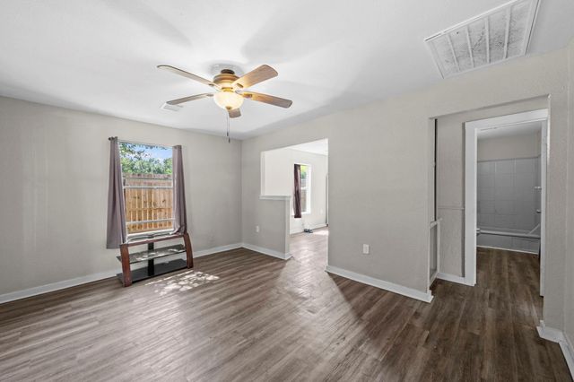 11 Jennische St, Baytown, TX 77520