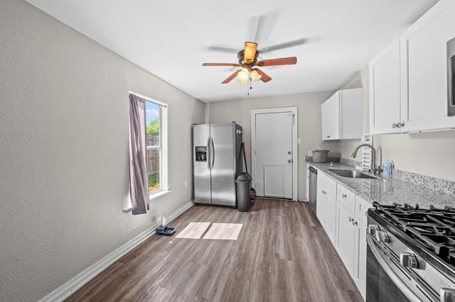 11 Jennische St, Baytown, TX 77520