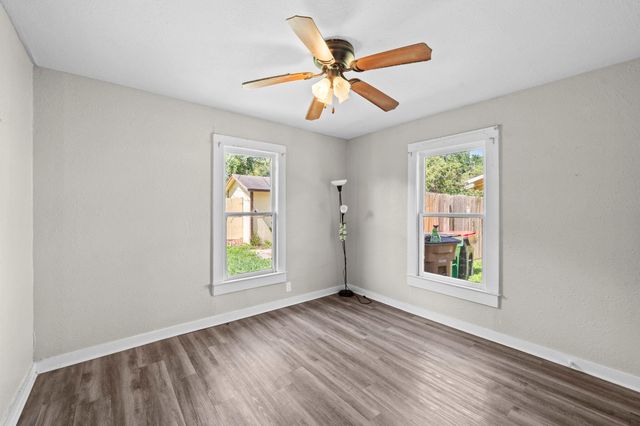 11 Jennische St, Baytown, TX 77520