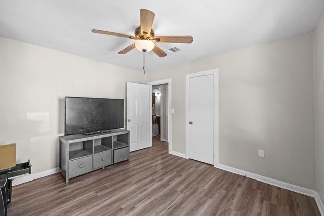 11 Jennische St, Baytown, TX 77520
