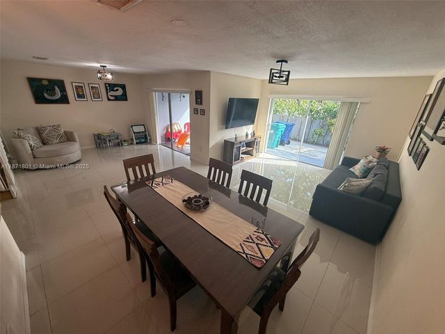 14251 SW 96th Ter 14251, Miami, FL 33186