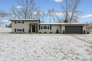 3568 Warringham Avenue, Waterford, MI 48329