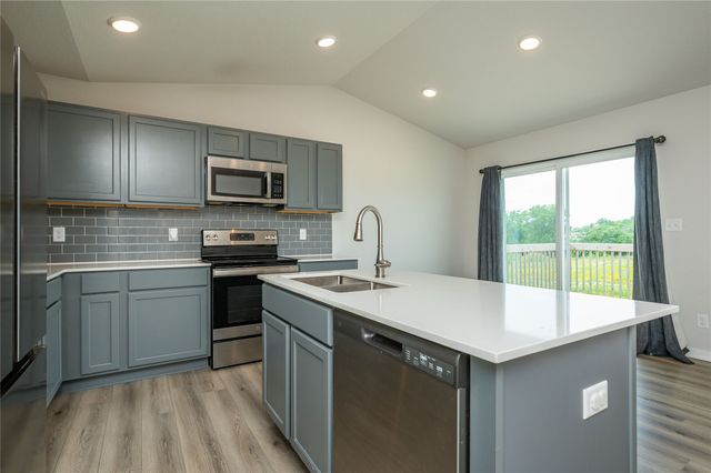 2860 Pilgrim Drive SW, Altoona, IA 50009