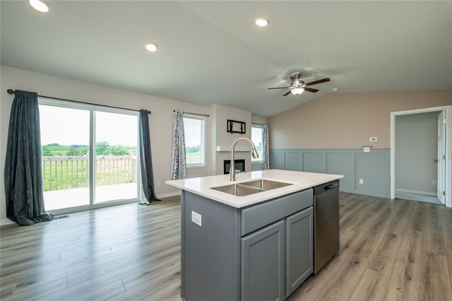 2860 Pilgrim Drive SW, Altoona, IA 50009