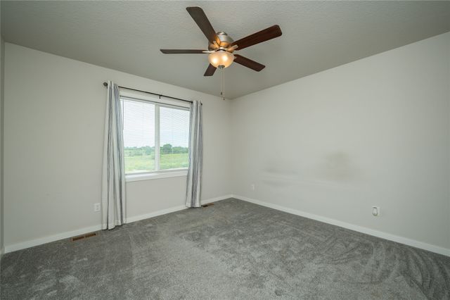 2860 Pilgrim Drive SW, Altoona, IA 50009