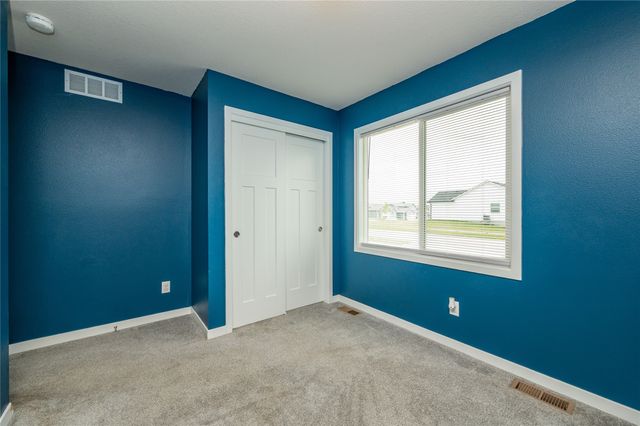 2860 Pilgrim Drive SW, Altoona, IA 50009