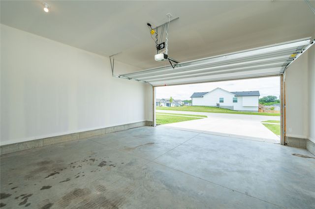 2860 Pilgrim Drive SW, Altoona, IA 50009