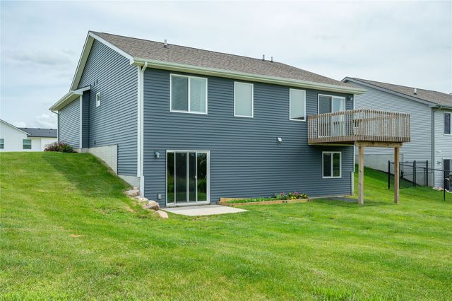 2860 Pilgrim Drive SW, Altoona, IA 50009