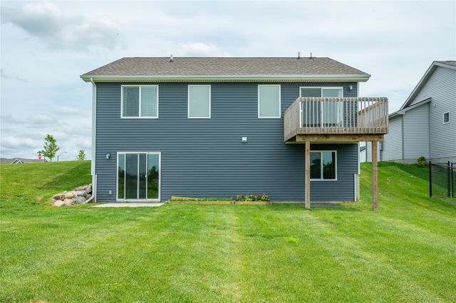 2860 Pilgrim Drive SW, Altoona, IA 50009