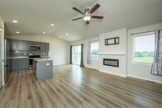 2860 Pilgrim Drive SW, Altoona, IA 50009