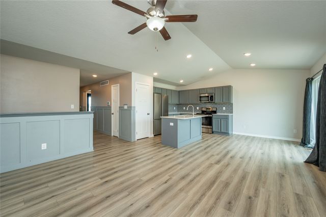 2860 Pilgrim Drive SW, Altoona, IA 50009