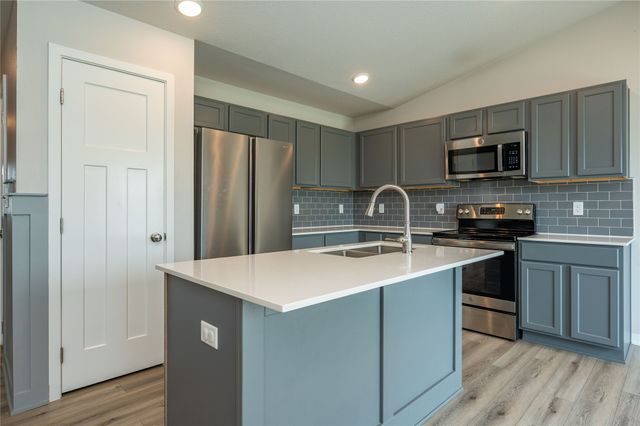 2860 Pilgrim Drive SW, Altoona, IA 50009