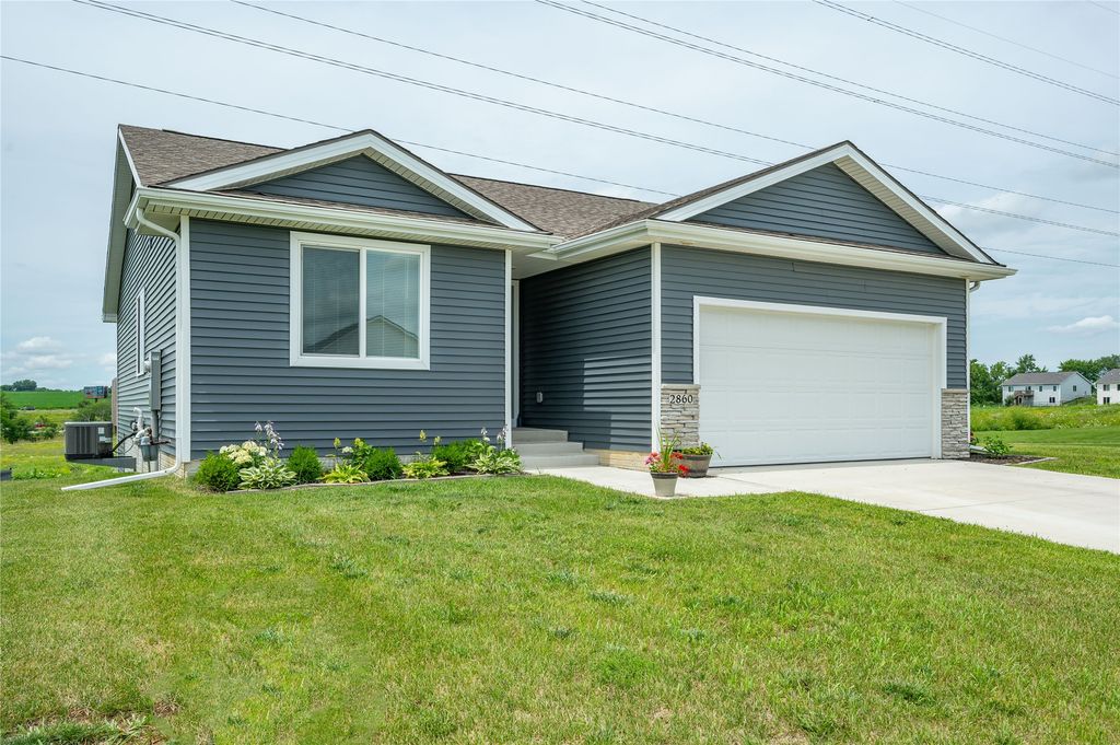 2860 Pilgrim Drive SW, Altoona, IA 50009
