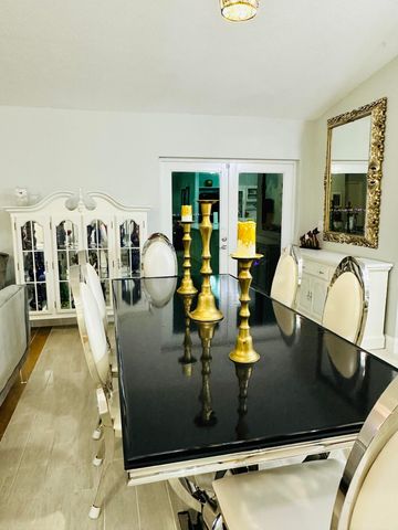 5010 WOODSTONE Circle N, Lake Worth, FL 33463