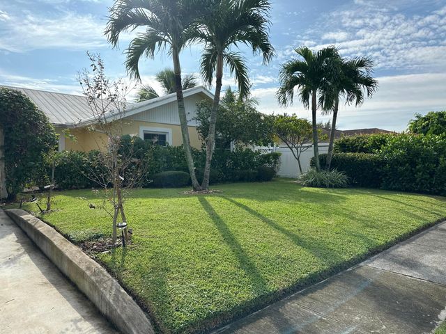 5010 WOODSTONE Circle N, Lake Worth, FL 33463