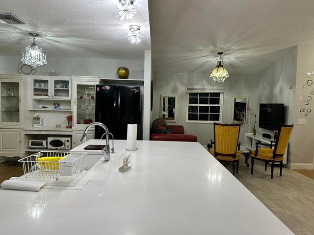 5010 WOODSTONE Circle N, Lake Worth, FL 33463