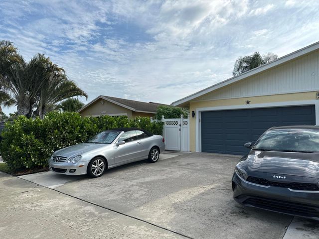 5010 WOODSTONE Circle N, Lake Worth, FL 33463