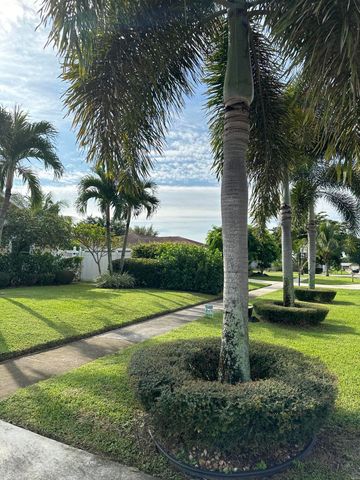 5010 WOODSTONE Circle N, Lake Worth, FL 33463
