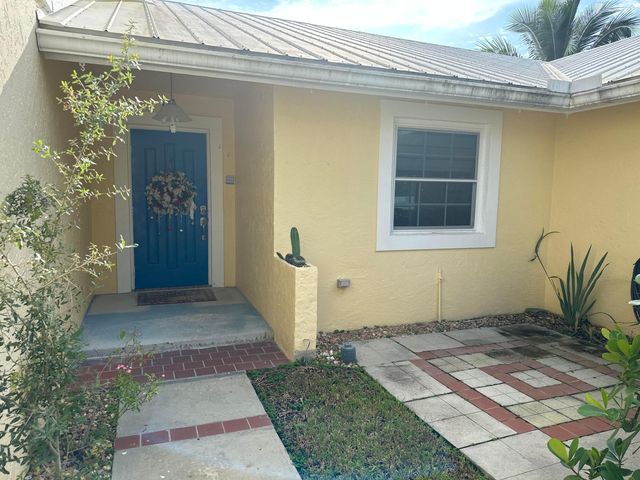 5010 WOODSTONE Circle N, Lake Worth, FL 33463