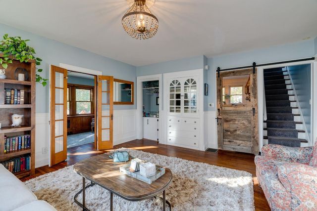 6201 Cambridge Avenue, Cincinnati, OH 45230